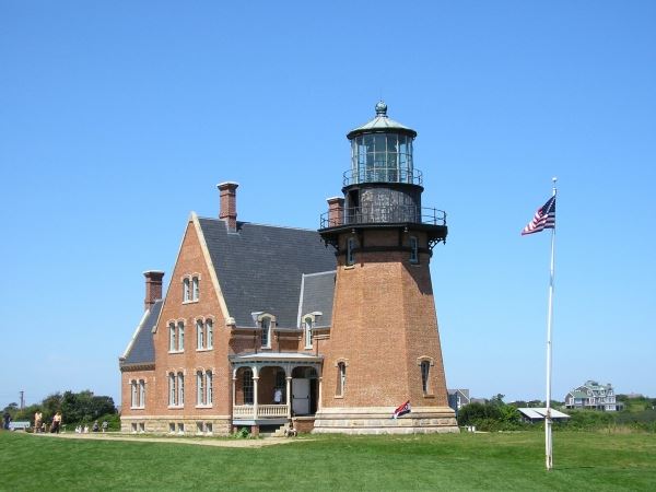 South East Lighthouse with flagpole
